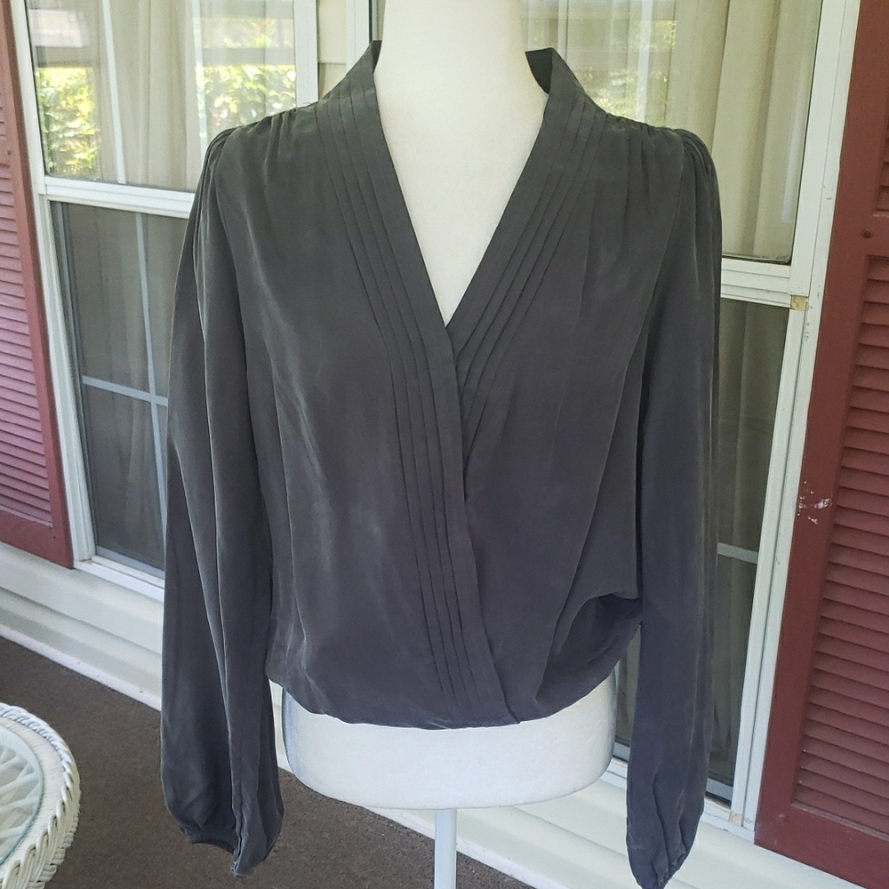 EVEREVE Puff  Sleeve Elegant Crossover Front‎ Style Gray Women's Top